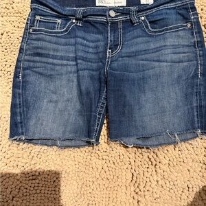 BKE Payton Bermuda Jean Shorts Mid Rise Distressed Raw Hem Size 33